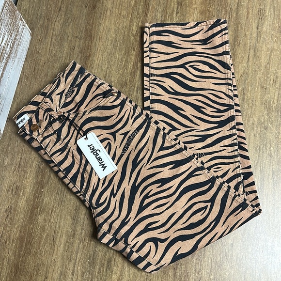 Wrangler nwt Tiger print tan black denim Wild West high rise straight crop jeans - Picture 3 of 11